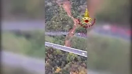 Savona, frana travolge e fa crollare ponte dell'autostrada