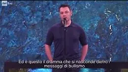 Il monologo di Tiziano Ferro contro il bullismo: &laquo;Le parole hanno un peso ma non ce ne accorgiamo&raquo;