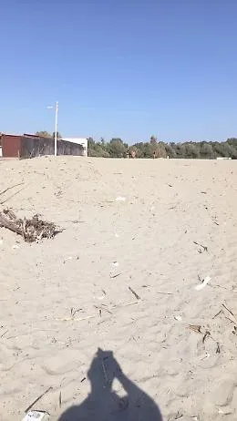 Catania, spiaggia libera N 2 sporca e insicura
