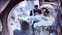 Luca Parmitano torna a rivedere le stelle: al via la seconda passeggiata spaziale