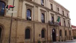 Caporalato ad Agrigento, stipati nei furgoni per andare nei campi