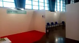 Dentro l'hub vaccinale di Catania: 55 postazioni e il "muro dei vaccinati"
