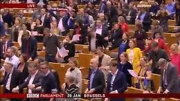 &laquo;Non &egrave; un addio ma un arrivederci&raquo;, il Parlamento Ue saluta il Regno Unito che se ne va