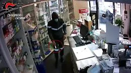 Le rapine in banca e in farmacia del  rapinatore seriale di Patern&ograve;