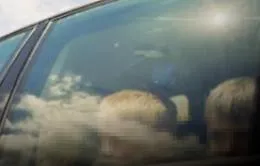 Catania: lascia i figli piccoli in auto sotto il sole, pap&agrave; denunciato