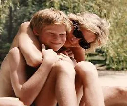 Harry e Meghan, ecco a quanto ammonta l'eredit&agrave; lasciata al figlio da lady Diana