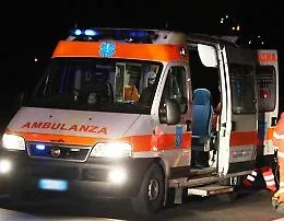 Donna si schianta con l'auto contro guardrail sulla Pa-Me: &egrave; grave