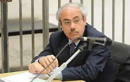 Lombardo riavr&agrave; indietro i fucili che teneva a Palazzo d'Orleans quando era governatore, la sentenza a Catania