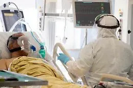 Covid, il bollettino del 23 aprile: in Sicilia 4.944 nuovi casi, 14 morti e ricoveri in calo