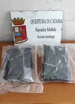 Droga, corriere con 2 kg di coca arrestato dalla polizia di Catania
