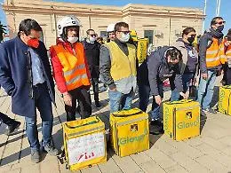 Rider protestano a Palermo: &laquo;E' un lavoro simbolo di sfruttamento&raquo;