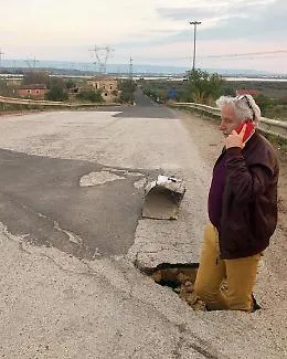 Chiaramonte Gulfi, SS 514 CT-Rg: l'apertura di una voragine preoccupa un cittadino
