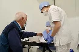 Vaccini nelle parrocchie, in Sicilia oltre 4000 anziani in fila per la dose
