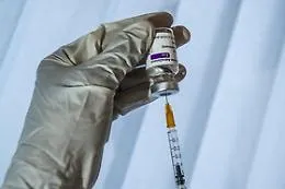 Vaccini somministrati direttamente nelle aziende siciliane: firmato accordo