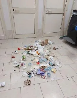 Catania, vandali all'assalto dei plessi scolastici