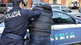 Catania: estorceva denaro ai genitori per la droga, arrestato a Librino