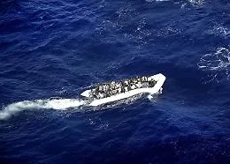 Migranti, &egrave; gi&agrave; assalto alle coste siciliane: &laquo;Rischio arrivi di massa&raquo;