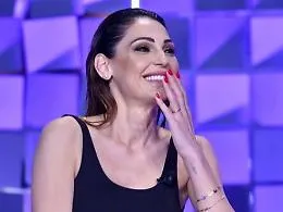 Anna Tatangelo, sempre pi&ugrave; sexy e su Gigi D'Alessio dice: &laquo;La vita va avanti&raquo;