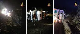 Valverde, camion si ribalta lungo la A18: traffico rallentato per tutta la mattinata