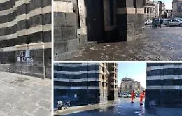 Catania: ripulita la Porta Garibaldi, imbrattata dagli spacciatori