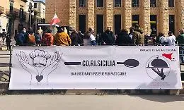 I ristoratori  siciliani tornano in piazza: flash mob nei luoghi di Montalbano