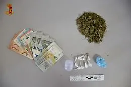 Biancavilla, al bar si spacciavano cocaina e marijuana: due arresti
