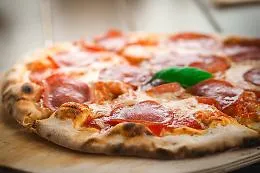 Pi&ugrave; di quattro seduti al tavolo: chiusa pizzeria ad Agrigento
