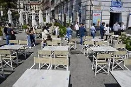 Covid, i "ribelli" del coprifuoco in Italia: &laquo;Apriremo a modo nostro&raquo;