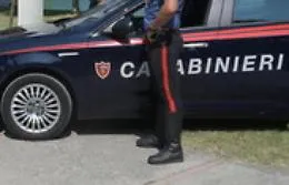 Spaccano la vetrina e rubano sigarette e Gratta e vinci, arrestati