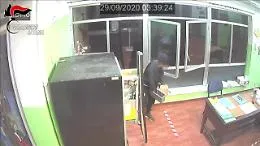 Riposto , i video che hanno incastrato il ladro di merendine