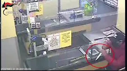 Patern&ograve;, il video della rapina  al supermercato Md