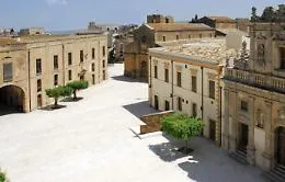 Estate senza cantieri a Marinella di Selinunte e Triscina: il sindaco Lentini ordina la rimozione di ponteggi e materiali