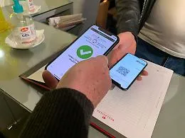 Covid, green pass gi&agrave; dopo la prima dose di vaccino: servir&agrave; per viaggi ed eventi