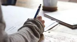 Sostegni, assunzioni precari e concorsi semplificati per la scuola