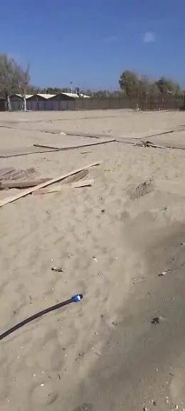 Catania: materiale pericoloso alla spiaggia libera n&deg; 3