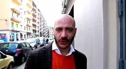 Salire sul palcoscenico ma non sapere quando ci sar&agrave; il debutto
