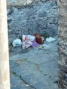 Adrano (Ct): incivili di turno lasciano l'immondizia in mezzo alla strada