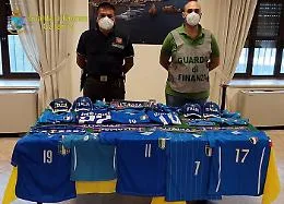 Catania, sequestrati magliette e gadget della Nazionale di calcio contraffatti