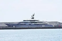 Lo yacht da sogno di Carlo De Benedetti "Solo" nel porto di Riposto