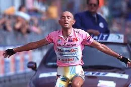 Una scultura per Marco Pantani