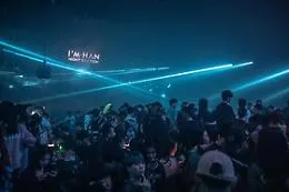 Riapertura discoteche, ok soltanto all'aperto e con capienza al 50%