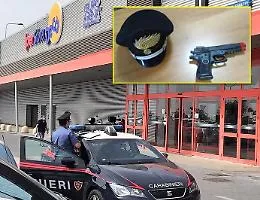 Un 42enne tenta rapina al "Dec&ograve;" di via Sebastiano Catania: impiegato e una guardia giurata lo fanno arrestare