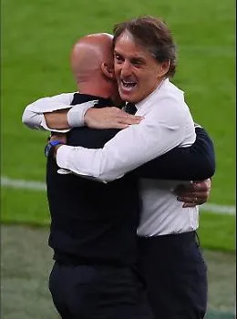 Vialli e Mancini, un abbraccio diventato il simbolo del nostro Europeo