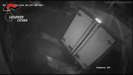 Giarre, sfondano la vetrina e rubano 8 biciclette per un valore di 34 mila euro