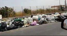 Palermo: autocompattatori guasti, emergenza rifiuti in tanti quartieri