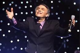 La clamorosa bufala sulla morte del cantante comisano Salvatore Adamo: "E' vivo e vegeto"