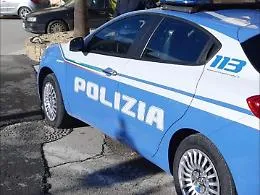 Chiama il 113 perch&eacute; ha fame e non ha soldi. Gli agenti rispondono presente