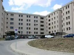 Picchia il figlio e il nipote: un 43enne nei guai