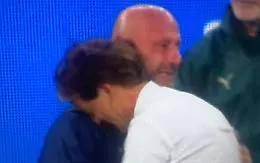 Quell'abbraccio tra Mancini e Vialli: &laquo;E' per tutti gli italiani&raquo;