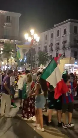 Italia campione, piazza Stesicoro diventa una discoteca a cielo aperto: tutti a ballare